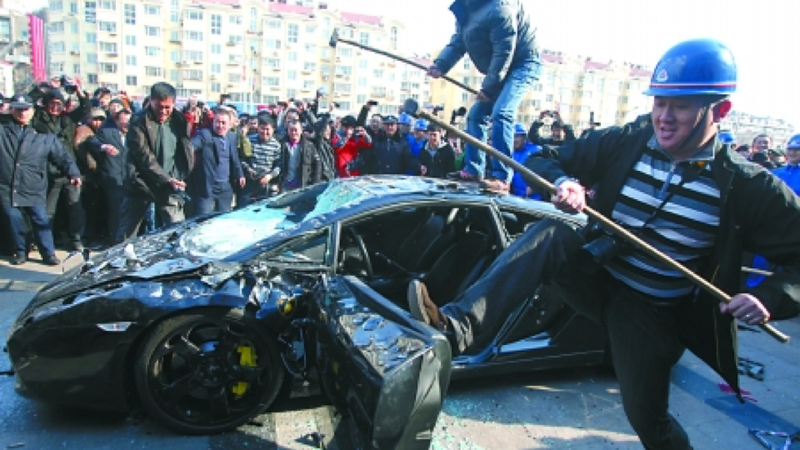 Illustration for article titled Ferrari F620 GT Slips A Trailer Out, BMW Accidentally Confirms M135i, And Don't Buy Classic Cars